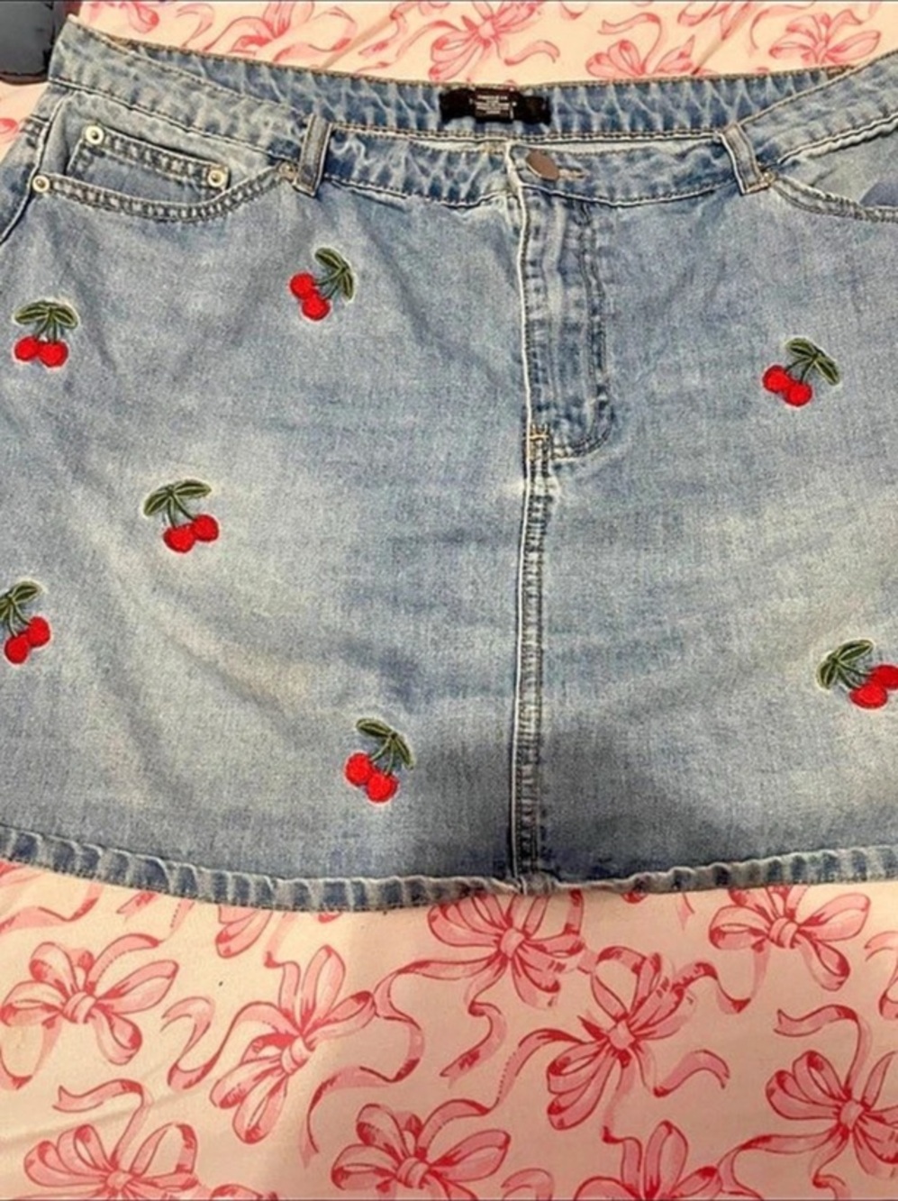Forever 21 Cherry Embroidered Denim Shorts Size Small